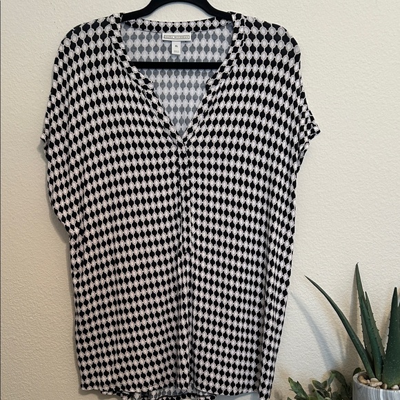 Dana Buchman Tops - Dana Buchman Black and White Diamond Blouse